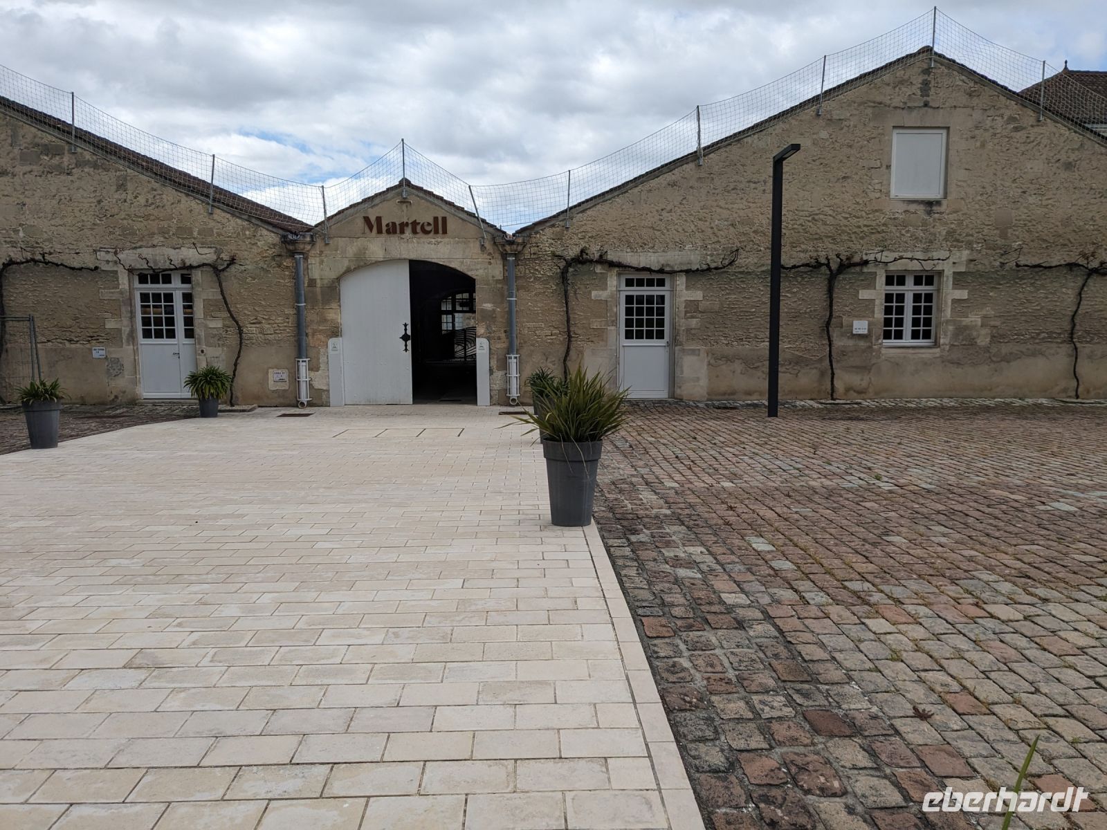 Besuch in der Cognac-Brennerei Martell.jpg &ndash; &copy; Dr. Michael Krause (Eberhardt TRAVEL)