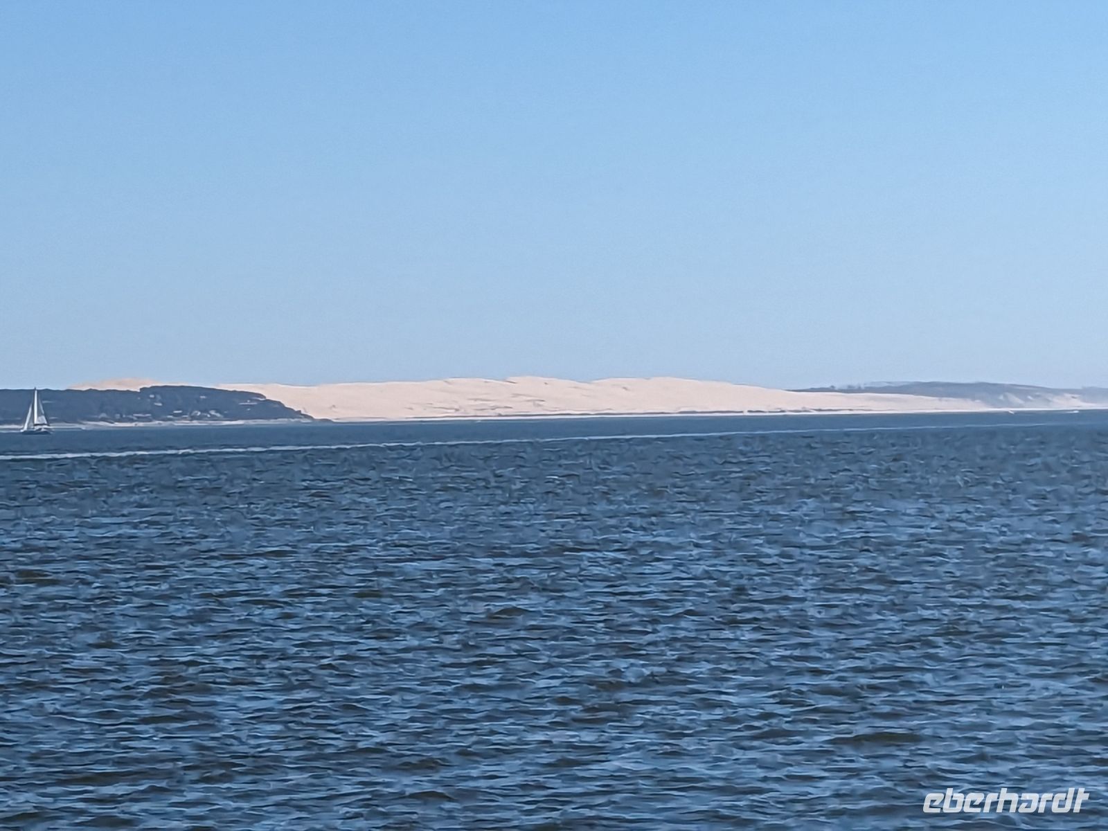 Die Dune du Pyla vom Wasser aus.jpg &ndash; &copy; Dr. Michael Krause (Eberhardt TRAVEL)