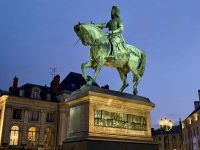 RADREISE LOIRE 3.-11.9.24: Abendspaziergang in Orleans natürlich mit Jeanne d'Arc &ndash; &copy; Ekkehard Villing (Eberhardt TRAVEL)