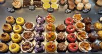 RADREISE LOIRE 3.-11.9.24:  .... und die Auslagen in der Patisserie &ndash; &copy; Ekkehard Villing (Eberhardt TRAVEL)