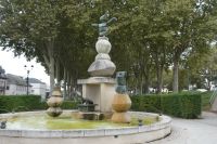 Brunnen von Max Ernst  &ndash; &copy; Gina Egenolf (Eberhardt TRAVEL)