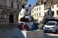 ein Bär am Hauptplatz von Beaune &ndash; &copy; Gina Egenolf (Eberhardt TRAVEL)