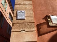 Aufforderung Charles de Gaulle das Land zu verteidigen - Roussillon &ndash; &copy; Roswitha Zytowski (Eberhardt TRAVEL)