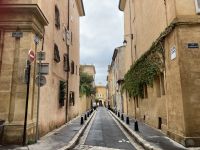 Aix präsentiert sich in gelb. &ndash; &copy; Roswitha Zytowski (Eberhardt TRAVEL)