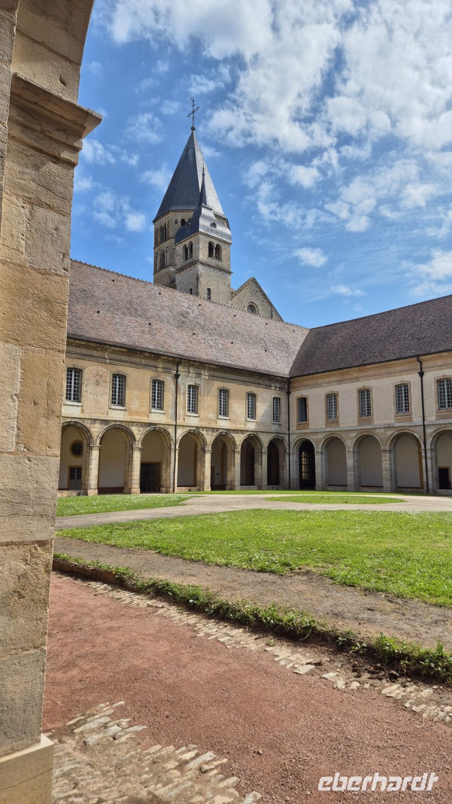 Cluny: Kreuzgang &ndash; &copy; Sinah Witzig (Eberhardt TRAVEL)