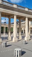 Tag 02 Zwischen Oper und Louvre 09 Palais Royal - Kunst von Daniel Buren Les 2 Plateaux