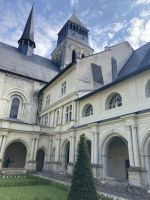 Radreise Loire vom 3.-11.5.25: Im Kreuzgang der Abtei &ndash; &copy; Ekkehard Villing (Eberhardt TRAVEL)
