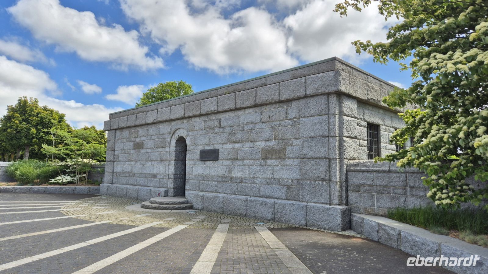Soldatenfriedhof La Cambe &ndash; &copy; Sinah Witzig (Eberhardt TRAVEL)