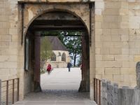 Eingang zur Festung von Caen  &ndash; &copy; Gina Egenolf (Eberhardt TRAVEL)