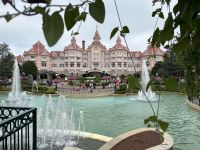 Disneyland Paris - Eingangsbereich  &ndash; &copy; Sabine Letzybyll (Eberhardt TRAVEL)