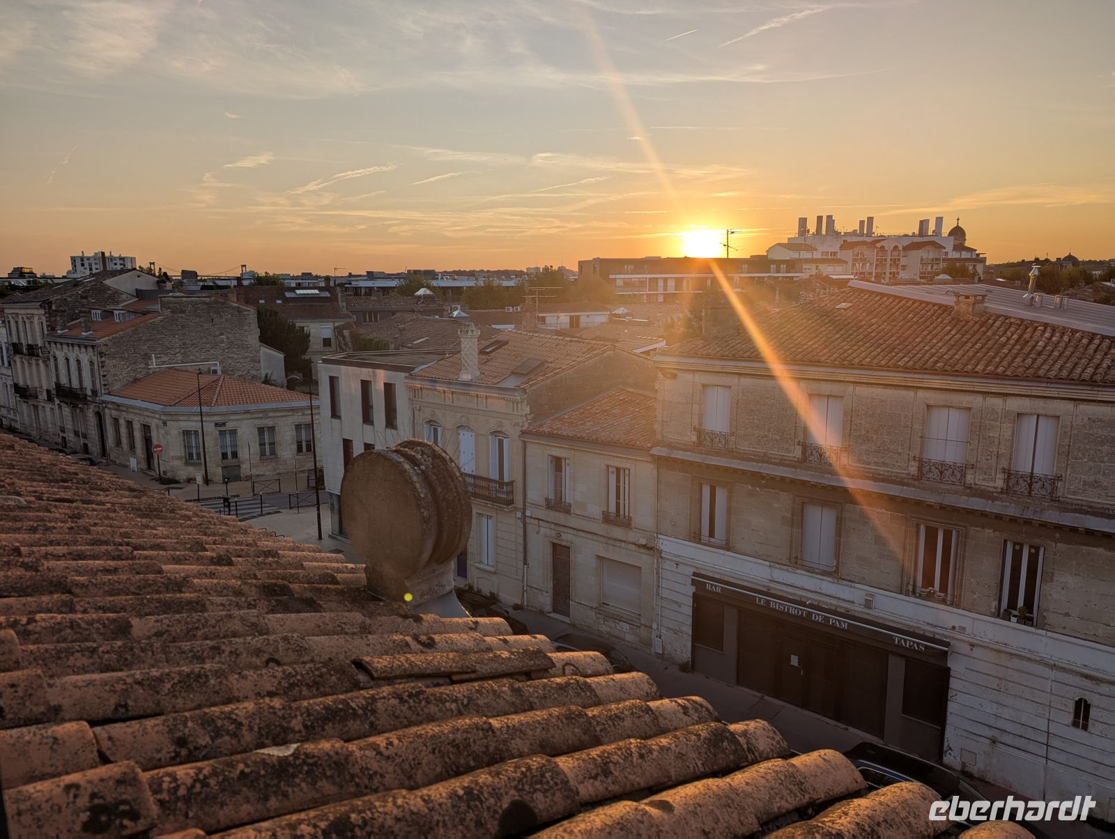 37. Sonnenaufgang in Bordeaux.jpg &ndash; &copy; Florian Härtl (Eberhardt TRAVEL)