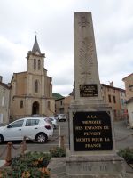 Kirchplatz, Puivert, Frankreich &ndash; &copy; Saskia Pinnow (Eberhardt TRAVEL)
