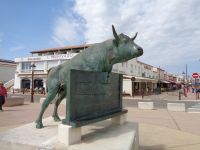 Stier-Statue, Saintes-Maries-de-la-Mer, Frankreich &ndash; &copy; Saskia Pinnow (Eberhardt TRAVEL)