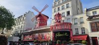 Vor dem Moulin Rouge Paris  &ndash; &copy; Gina Egenolf (Eberhardt TRAVEL)