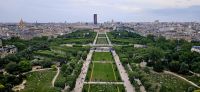 Blick vom Eiffelturm auf das Marsfeld Paris  &ndash; &copy; Gina Egenolf (Eberhardt TRAVEL)
