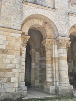 2026-05_Loire_Rad: St. Bernoît - Eingangshalle &ndash; &copy; Dieter Braune (Eberhardt TRAVEL)