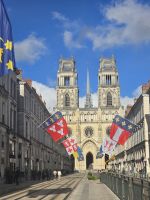 2026-05_Loire_Rad: Orléans - Kathedrale Rue Jeanne d'Arc &ndash; &copy; Dieter Braune (Eberhardt TRAVEL)