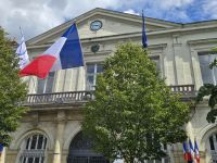 2026-05_Loire_Rad: Chenon - Rathaus &ndash; &copy; Dieter Braune (Eberhardt TRAVEL)