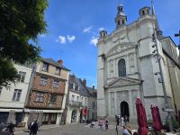 2026-05_Loire_Rad: Saumur - Fußgängerzone &ndash; &copy; Dieter Braune (Eberhardt TRAVEL)