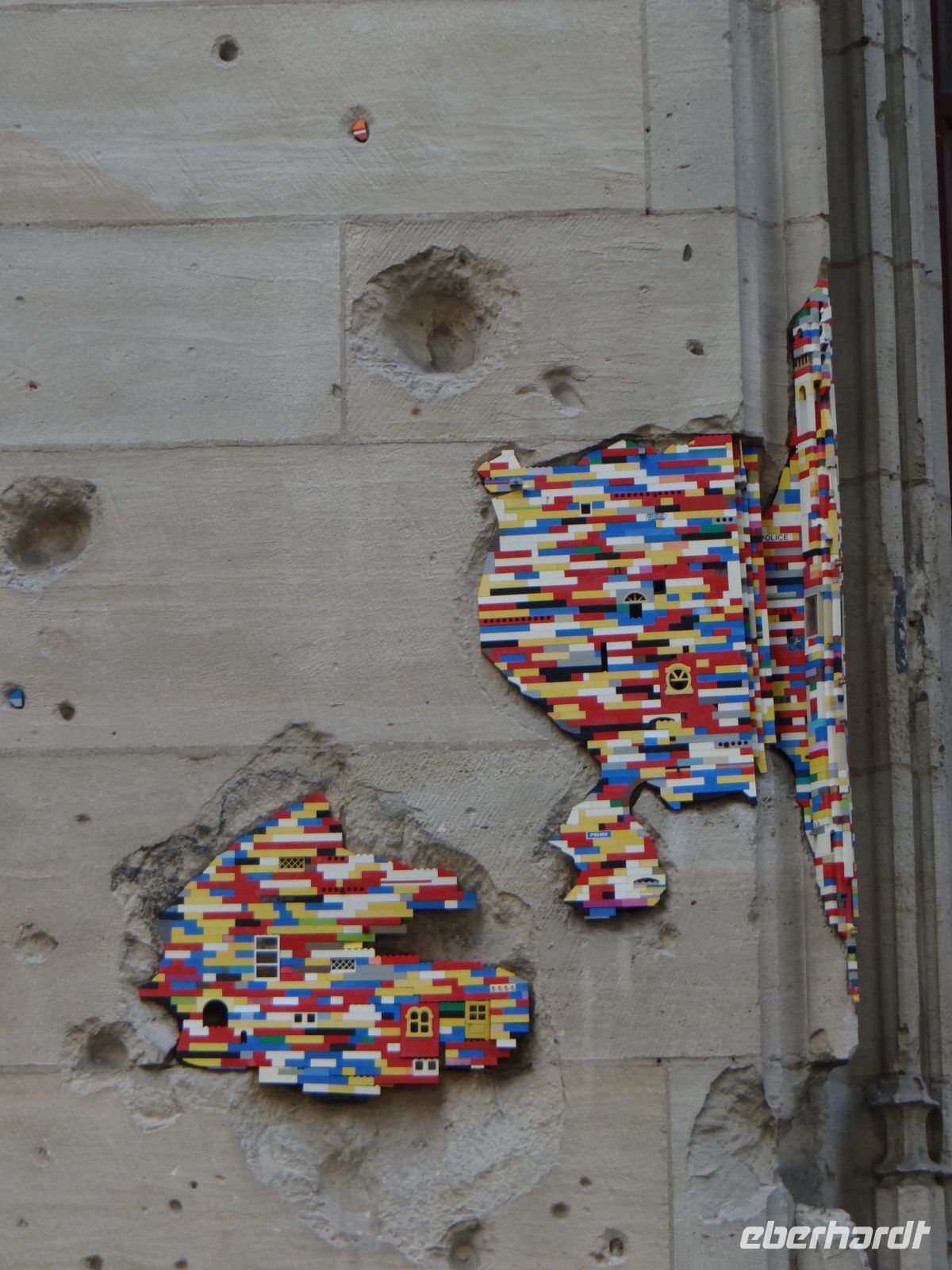 Rouen, Parlamentsgebäude, die Einschusslöcher aus dem 2. Weltkrieg sind mit alten Legosteinen gefüllt. &ndash; &copy; Vivian Kreft (Eberhardt TRAVEL)
