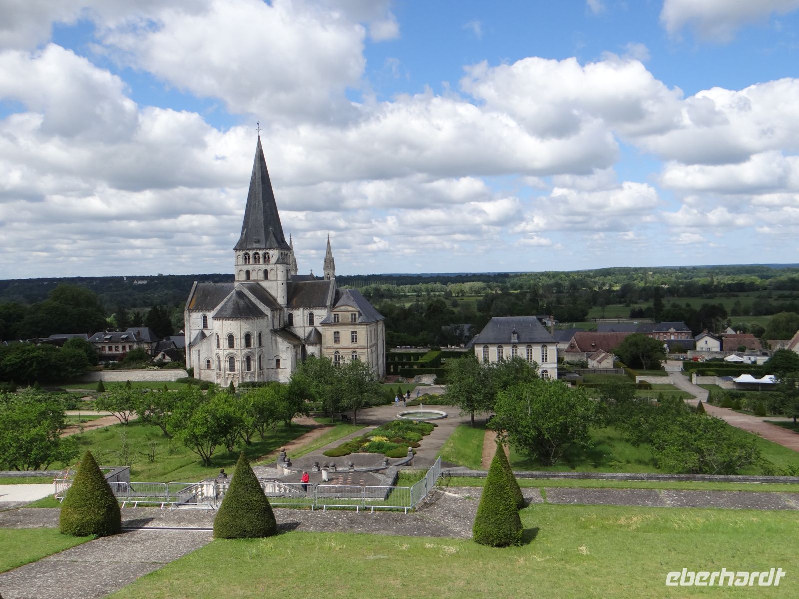 St. Martin de Boscherville, die Abtei Saint-Georges mit Klostergarten &ndash; &copy; Vivian Kreft (Eberhardt TRAVEL)