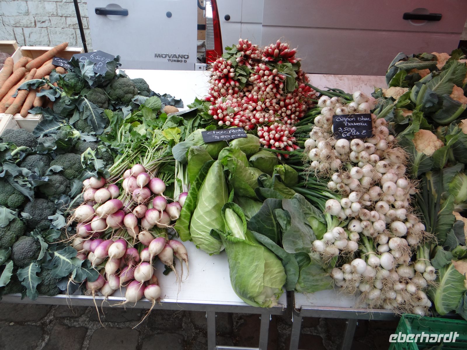 Honfleur, das Angebot auf dem Biomarkt ist appetitlich angeordnet. &ndash; &copy; Vivian Kreft (Eberhardt TRAVEL)
