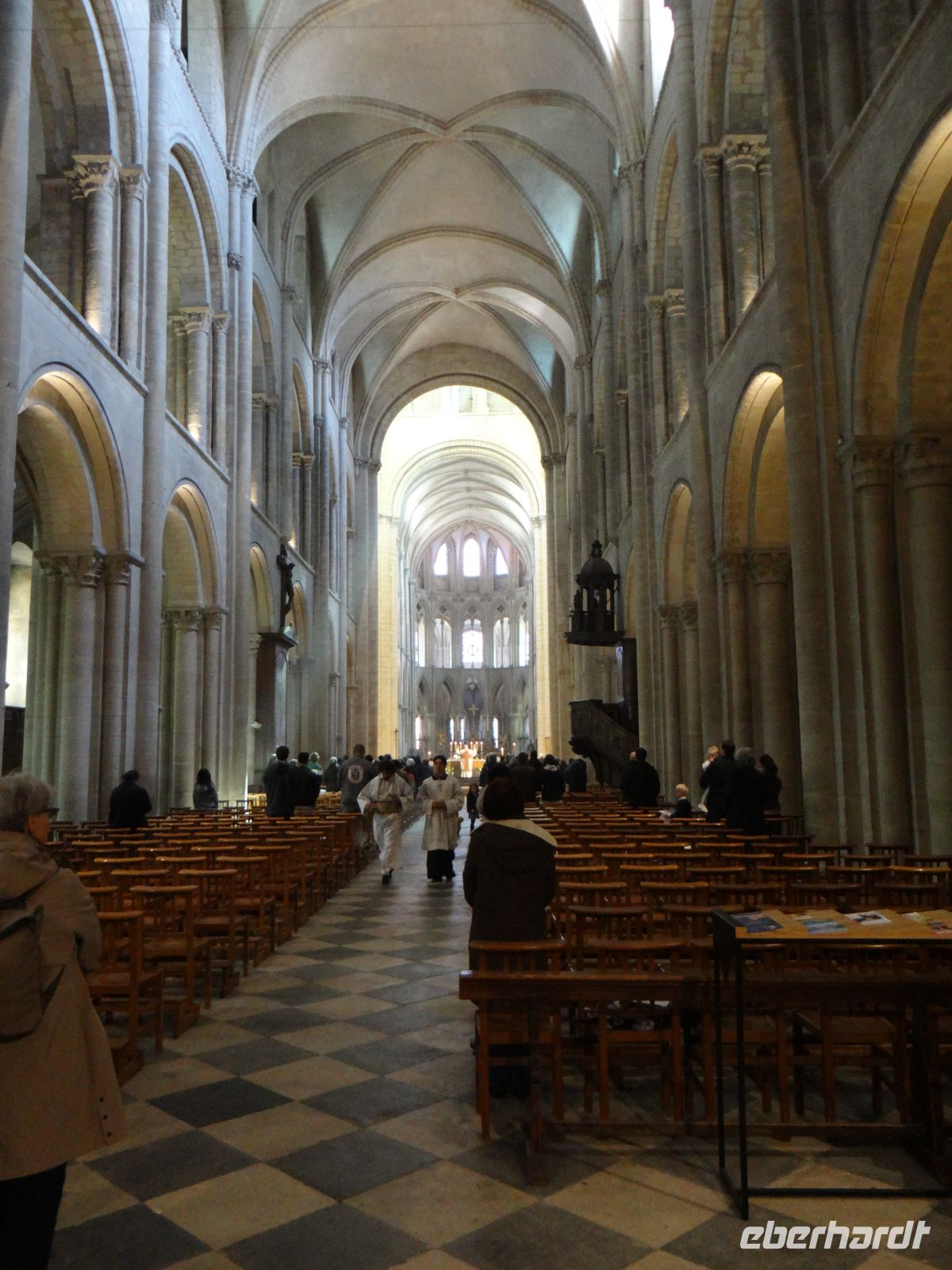 Caen, St. Étienne, das Mittelschiff &ndash; &copy; Vivian Kreft (Eberhardt TRAVEL)