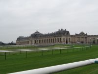 Chantilly, die Pferderennbahn und der Große Marstall &ndash; &copy; Vivian Kreft (Eberhardt TRAVEL)