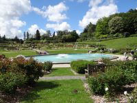 Parc Floral de la Colline aux Oiseaux, der Rosengarten ist wie ein Amphitheater angelegt. &ndash; &copy; Vivian Kreft (Eberhardt TRAVEL)