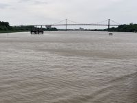 erster Kontakt mit der Garonne &ndash; &copy; Roswitha Zytowski (Eberhardt TRAVEL)
