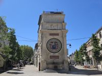 ein Brunnen in Arles  &ndash; &copy; Gina Egenolf (Eberhardt TRAVEL)