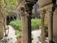 Kreuzgang von St.Paul de Mausole &ndash; &copy; Gina Egenolf (Eberhardt TRAVEL)