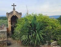 alte Grabmale in Roussillon  &ndash; &copy; Gina Egenolf (Eberhardt TRAVEL)