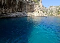 Alle Blautöne der Calanques  &ndash; &copy; Gina Egenolf (Eberhardt TRAVEL)