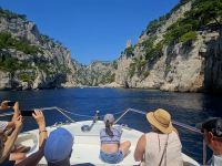 das ist ein Spaß auf einer Schiffsfahrt in die Calanques  &ndash; &copy; Gina Egenolf (Eberhardt TRAVEL)