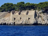 Rampen für die Verschiffung der Kalksteinblöcke in den Calanques  &ndash; &copy; Gina Egenolf (Eberhardt TRAVEL)