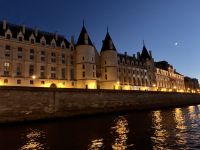 la Conciergerie by night