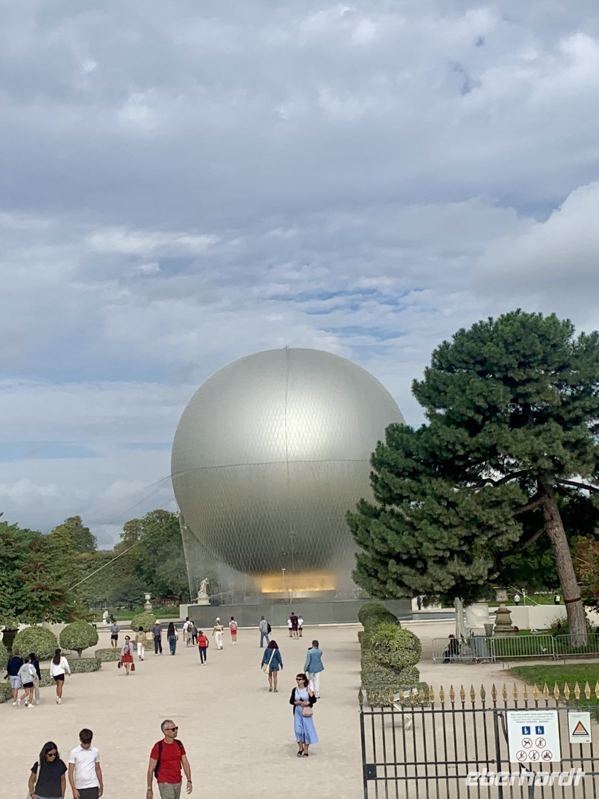 tuileries vasque &ndash; &copy; Mireille Fuhrmann (Eberhardt TRAVEL)