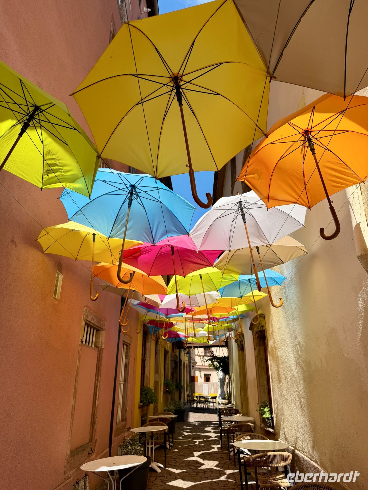 Sonnenschirme &ndash; &copy; Mireille Fuhrmann (Eberhardt TRAVEL)