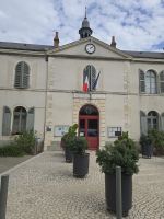 2026-09_LOIRE: Fleury - Gemeindeamt &ndash; &copy; Dieter Braune (Eberhardt TRAVEL)