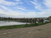 2026-09_LOIRE: mittelalterl. Brücke von Beaugency  &ndash; &copy; Dieter Braune (Eberhardt TRAVEL)