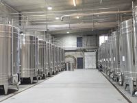 2026-09_LOIRE: Chinon - Weingut - Lagertanks &ndash; &copy; Dieter Braune (Eberhardt TRAVEL)