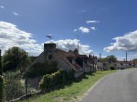 2026-09_LOIRE: Auf dem Loire- Damm &ndash; &copy; Dieter Braune (Eberhardt TRAVEL)
