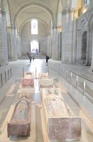 2026-09_LOIRE: Fontevraud - Abteikirche - Grab v. Heinrich Löwenherz &ndash; &copy; Dieter Braune (Eberhardt TRAVEL)