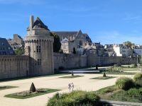 Stadtmauern und Garten von Vannes &ndash; &copy; Sabine Möllering-Stork (Eberhardt TRAVEL)