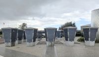 Gedenksäulen Juno Beach Centre &ndash; &copy; Sabine Möllering-Stork (Eberhardt TRAVEL)