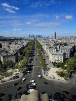 Blick vom Triumphbogen nach La Défense  &ndash; &copy; Gina Egenolf (Eberhardt TRAVEL)