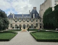 Hotel Sully mit Kunst im Garten  &ndash; &copy; Gina Egenolf (Eberhardt TRAVEL)