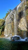 Wasserfall auf dem Schloßhügel. Wanderreise Südfrankreich - malerische Cote d'Azur. 