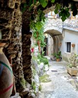 Bergdorf Peillon.  Wanderreise Südfrankreich - malerische Cote d'Azur. 